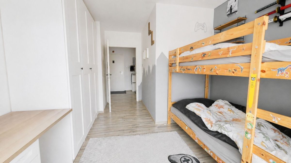 Immobilienangebot - Burgau - Alle - Gepflegte Wohnung mit ausgebautem DG Garage & 2 Stellplätzen Gesamtpreis 364.000€-getrennte Eingänge