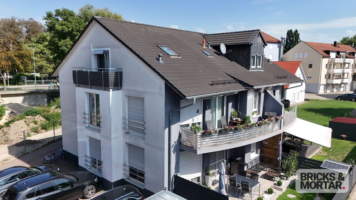 Immobilienangebot - Burgau - Alle - Gepflegte Wohnung mit ausgebautem DG Garage & 2 Stellplätzen Gesamtpreis 364.000€-getrennte Eingänge