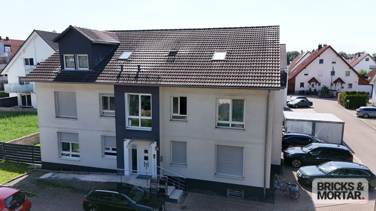 Immobilienangebot - Burgau - Alle - Gepflegte Wohnung mit ausgebautem DG Garage & 2 Stellplätzen Gesamtpreis 364.000€-getrennte Eingänge