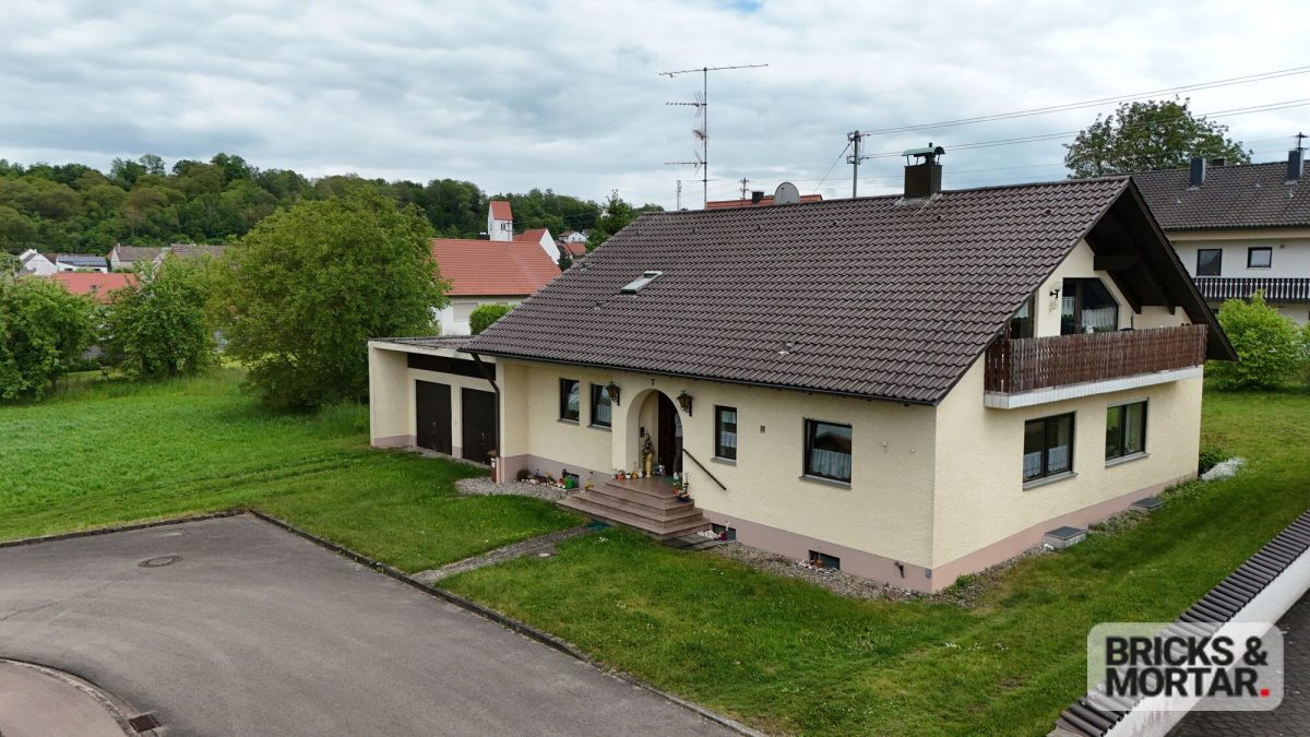 Immobilienangebot - Aislingen - Alle - Familienfreundliches Ein- / Zweifamilienhaus in Aislingen – viel Platz auf zwei Etagen