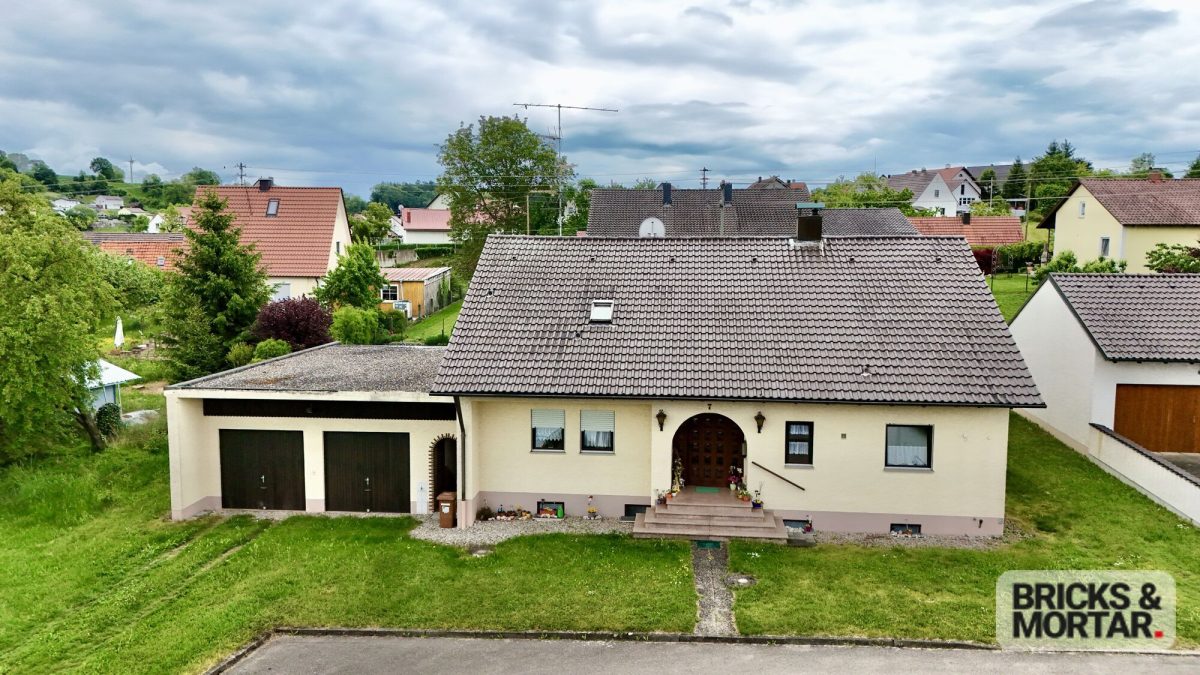 Immobilienangebot - Aislingen - Alle - Familienfreundliches Ein- / Zweifamilienhaus in Aislingen – viel Platz auf zwei Etagen