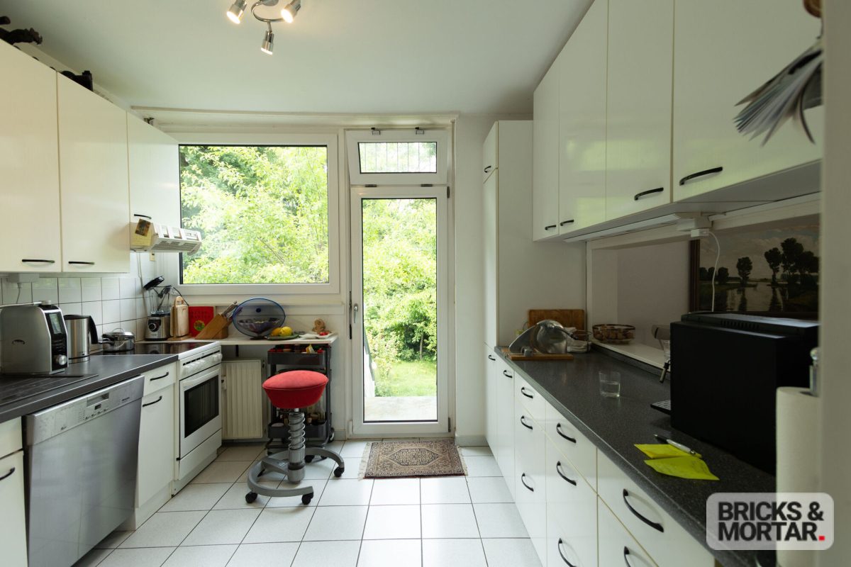 Immobilienangebot - Neu-Isenburg / Gravenbruch - Alle - +++ Großzügige Doppelhaushälfte im Bungalowstil mit großem Garten und Blick ins Grüne +++