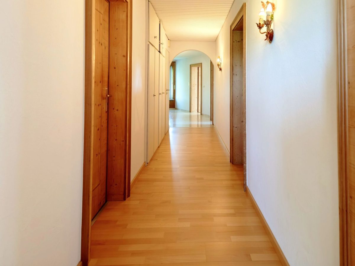 Immobilienangebot - Zusmarshausen / Friedensdorf - Alle - Wohnen im Grünen mit bester Anbindung: Bungalow mit Kamin, Wintergarten, Teich & idyllischem Garten
