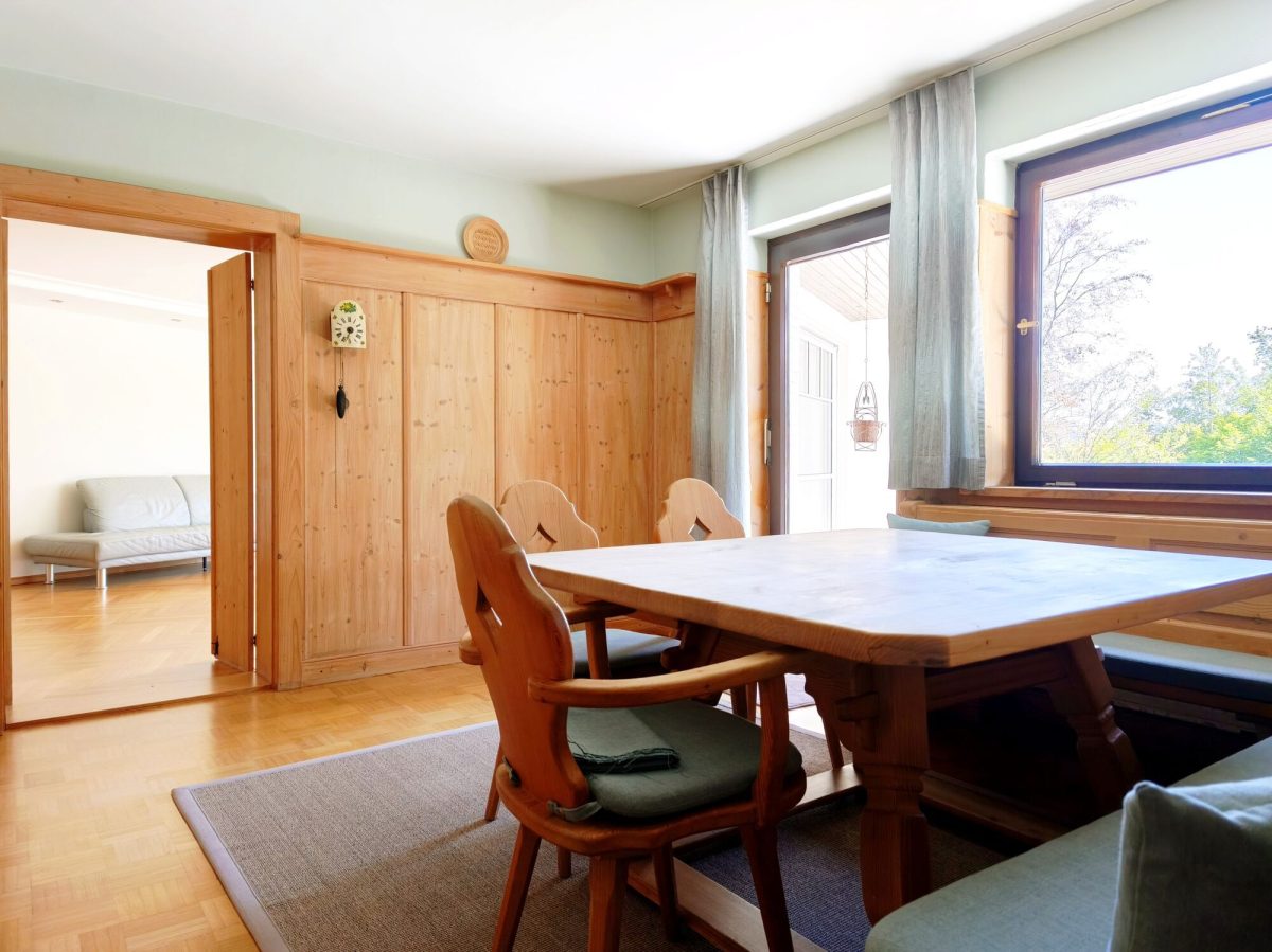 Immobilienangebot - Zusmarshausen / Friedensdorf - Alle - Wohnen im Grünen mit bester Anbindung: Bungalow mit Kamin, Wintergarten, Teich & idyllischem Garten