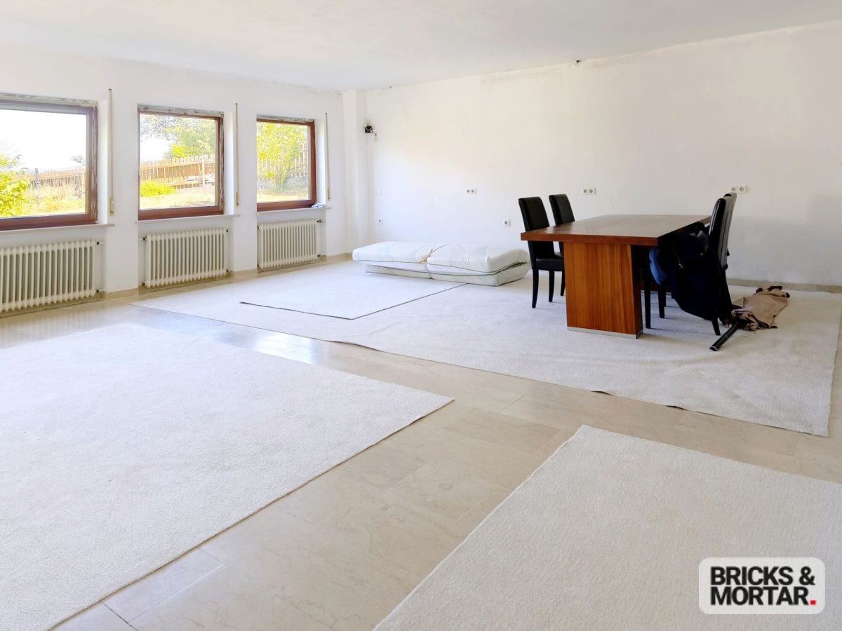 Immobilienangebot - Zusmarshausen / Wörleschwang - Alle - Großzügiges Wohnhaus mit Weitblick und Gestaltungspotenzial – nur 3 km zur A8