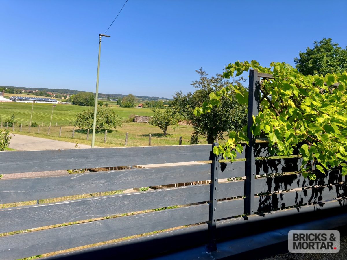 Immobilienangebot - Zusmarshausen / Wörleschwang - Alle - Großzügiges Wohnhaus mit Weitblick und Gestaltungspotenzial – nur 3 km zur A8