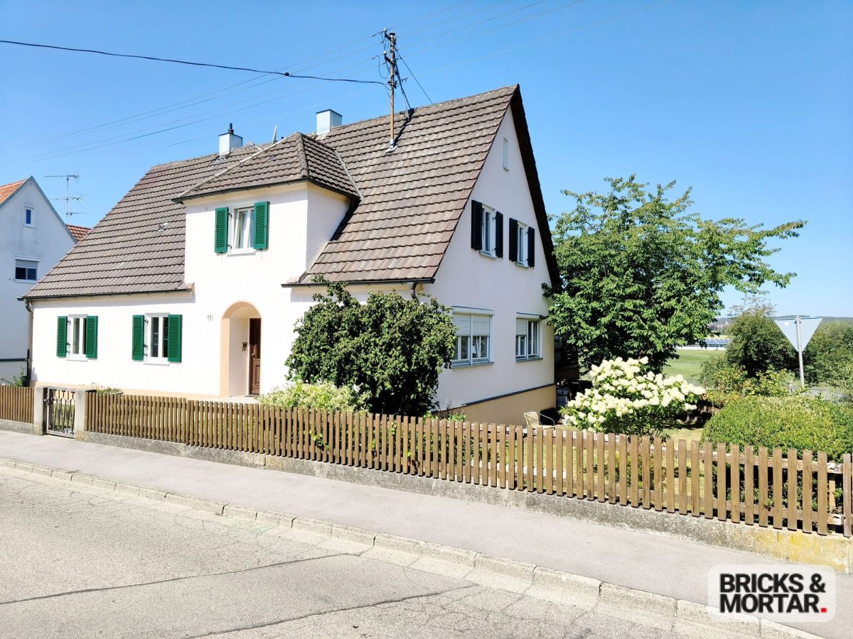 Immobilienangebot - Zusmarshausen / Wörleschwang - Alle - Großzügiges Wohnhaus mit Weitblick und Gestaltungspotenzial – nur 3 km zur A8