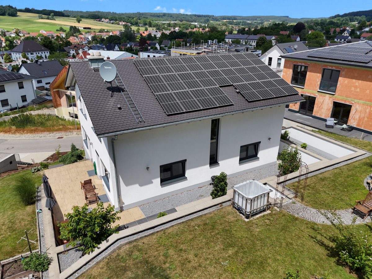 Immobilienangebot - Langenneufnach - Alle - Modernes Traumhaus mit Weitblick, PV-Anlage & Energieklasse A