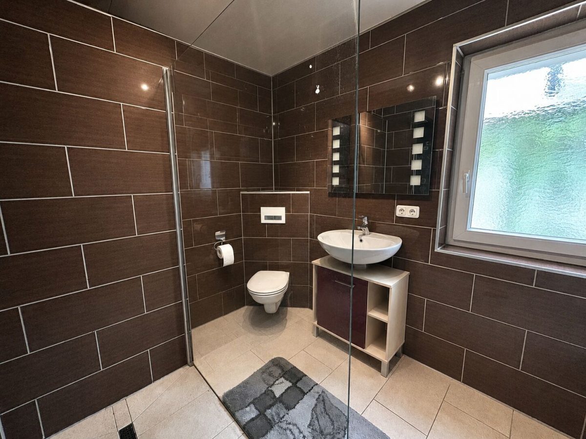 Immobilienangebot - Diedorf - Alle - Begehrtes EFH mit großem Garten in Diedorf | PV-Anlage | Doppelgarage | 3-Wohneinheiten-Potenzial