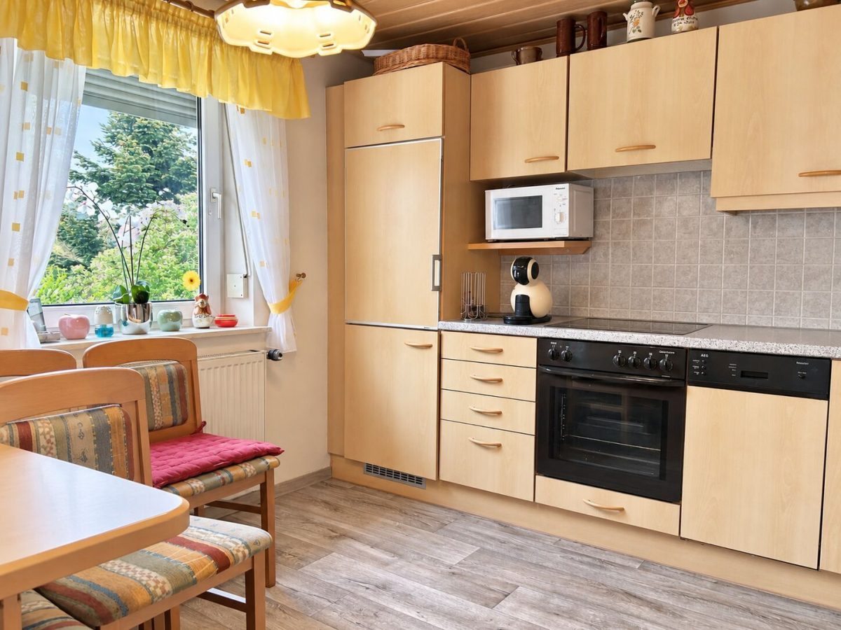 Immobilienangebot - Diedorf - Alle - Begehrtes EFH mit großem Garten in Diedorf | PV-Anlage | Doppelgarage | 3-Wohneinheiten-Potenzial