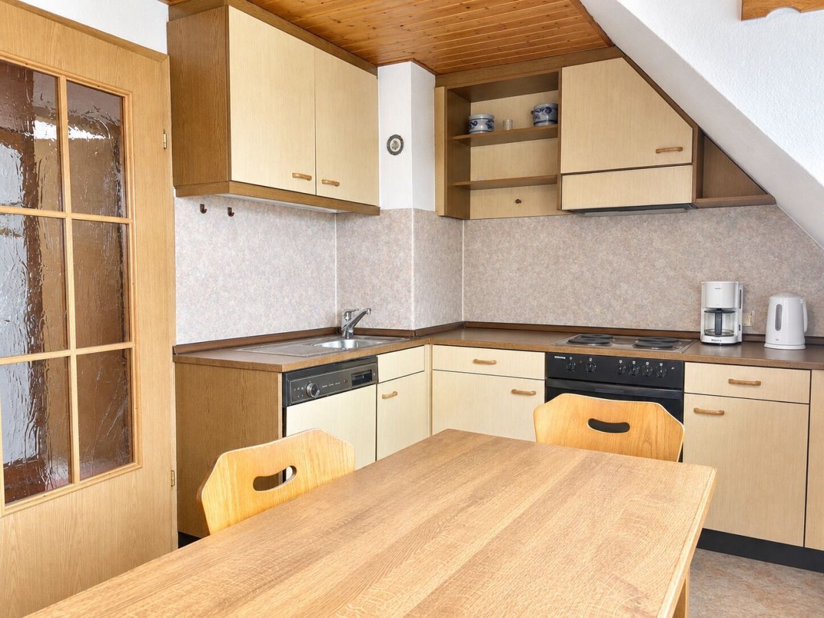 Immobilienangebot - Diedorf - Alle - Begehrtes EFH mit großem Garten in Diedorf | PV-Anlage | Doppelgarage | 3-Wohneinheiten-Potenzial