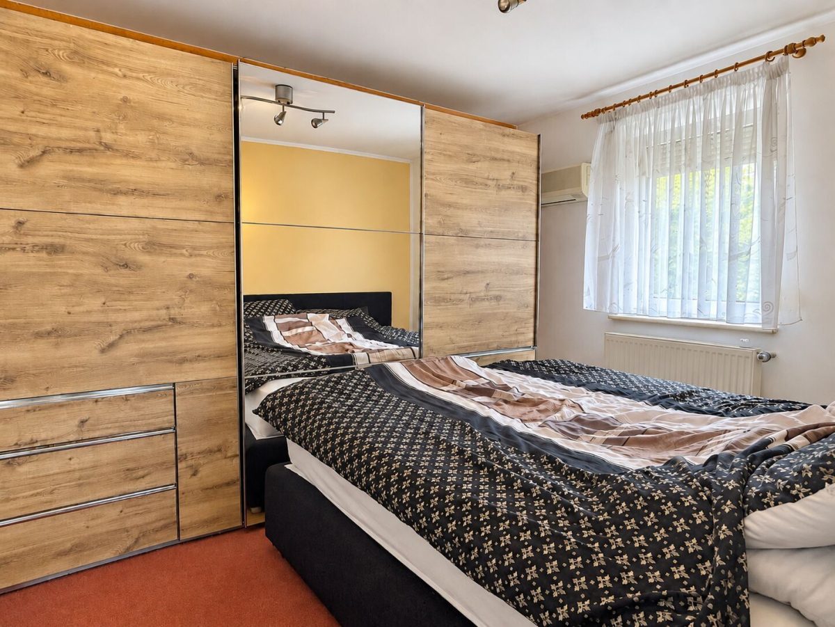 Immobilienangebot - Diedorf - Alle - Begehrtes EFH mit großem Garten in Diedorf | PV-Anlage | Doppelgarage | 3-Wohneinheiten-Potenzial
