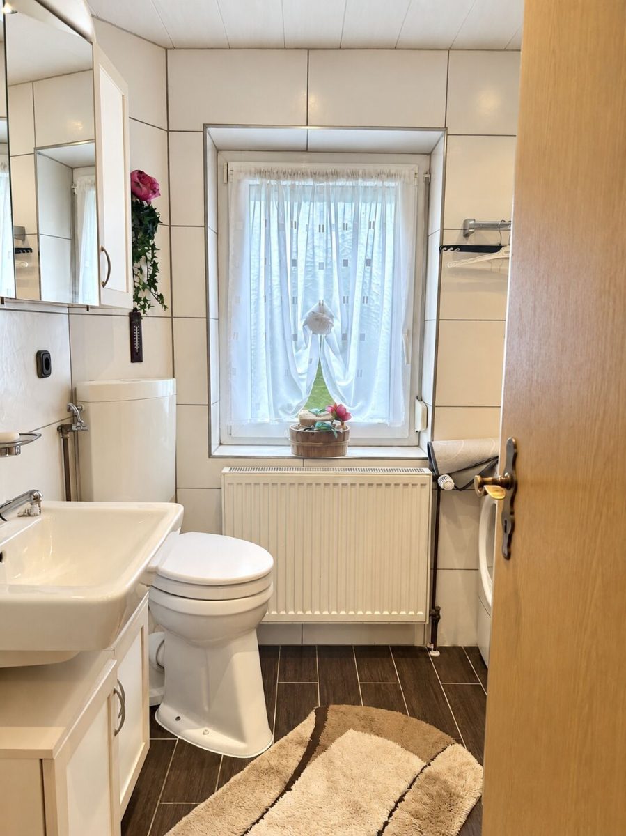Immobilienangebot - Diedorf - Alle - Begehrtes EFH mit großem Garten in Diedorf | PV-Anlage | Doppelgarage | 3-Wohneinheiten-Potenzial