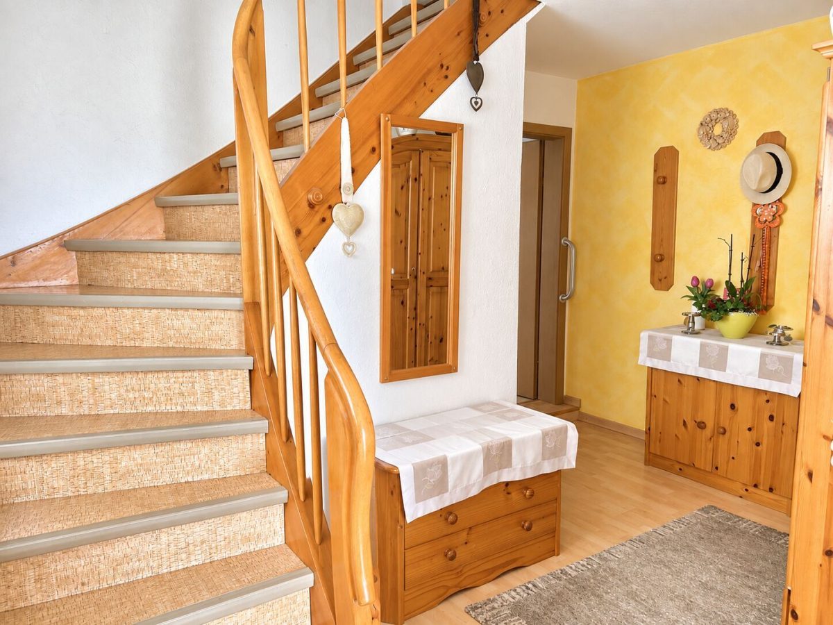 Immobilienangebot - Diedorf - Alle - Begehrtes EFH mit großem Garten in Diedorf | PV-Anlage | Doppelgarage | 3-Wohneinheiten-Potenzial