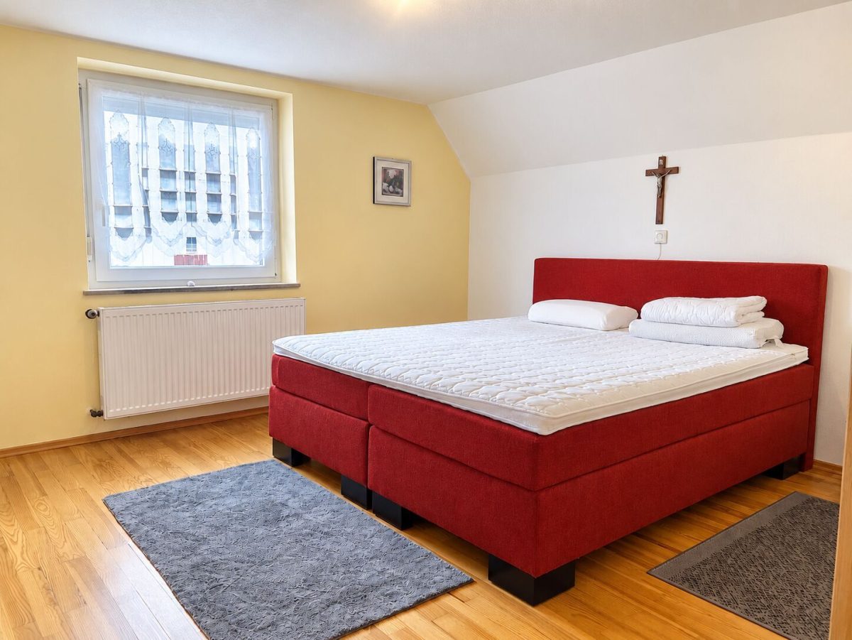 Immobilienangebot - Diedorf - Alle - Begehrtes EFH mit großem Garten in Diedorf | PV-Anlage | Doppelgarage | 3-Wohneinheiten-Potenzial