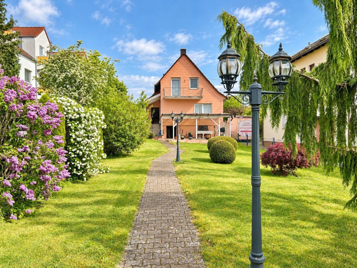 Immobilienangebot - Diedorf - Alle - Begehrtes EFH mit großem Garten in Diedorf | PV-Anlage | Doppelgarage | 3-Wohneinheiten-Potenzial