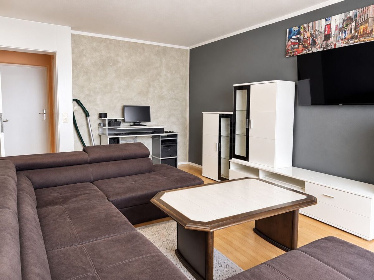 Immobilienangebot - Diedorf - Alle - Begehrtes EFH mit großem Garten in Diedorf | PV-Anlage | Doppelgarage | 3-Wohneinheiten-Potenzial