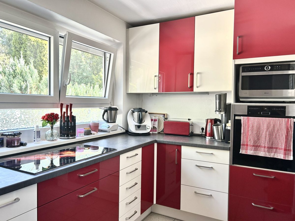 Immobilienangebot - Untermeitingen - Alle - Einfamilienhaus mit 120 m², 6 Zimmern, großem Garten, Doppelgarage und PV-Anlage in Untermeitingen