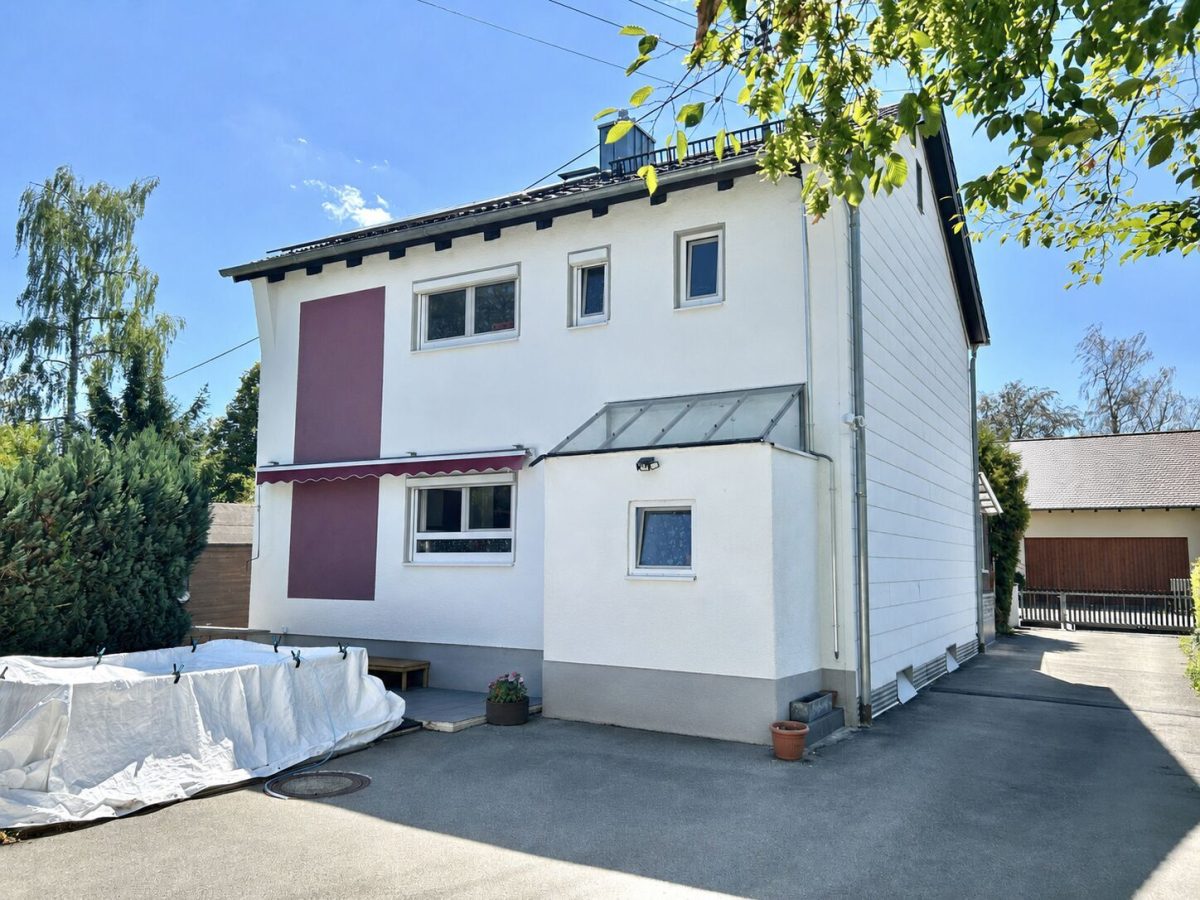 Immobilienangebot - Untermeitingen - Alle - Einfamilienhaus mit 120 m², 6 Zimmern, großem Garten, Doppelgarage und PV-Anlage in Untermeitingen