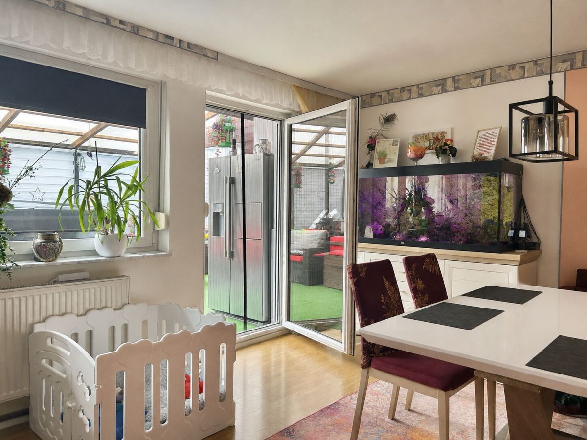 Immobilienangebot - Untermeitingen - Alle - Einfamilienhaus mit 120 m², 6 Zimmern, großem Garten, Doppelgarage und PV-Anlage in Untermeitingen