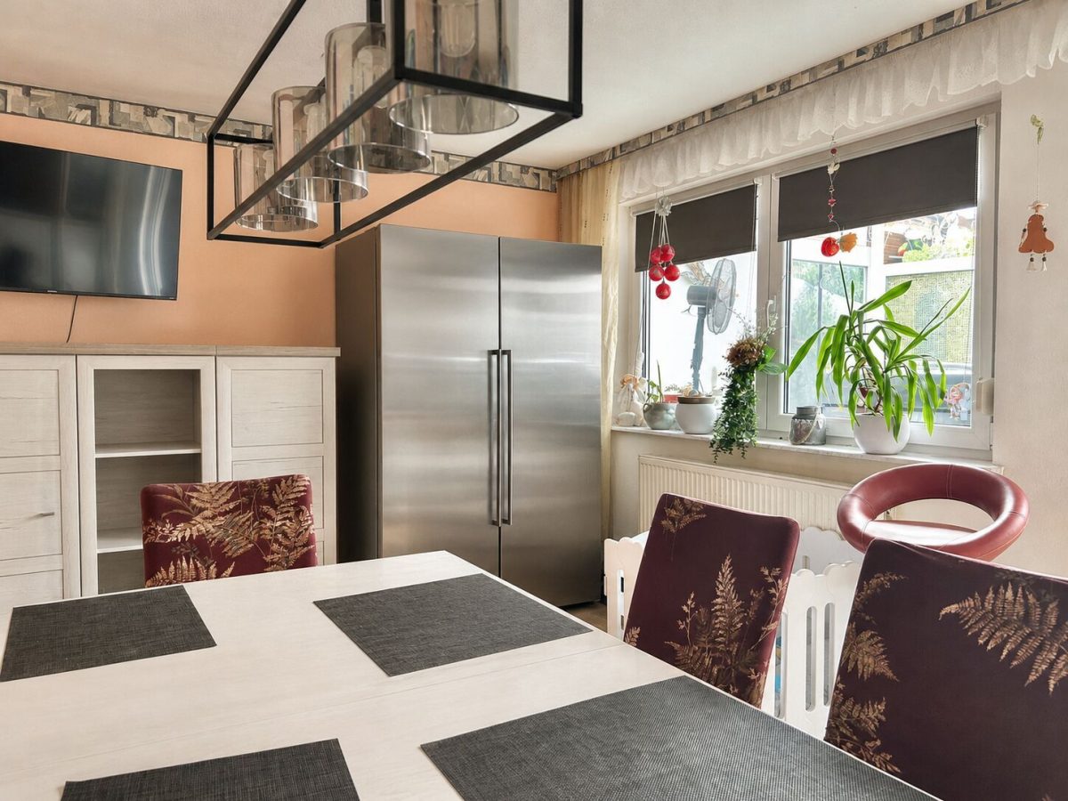 Immobilienangebot - Untermeitingen - Alle - Einfamilienhaus mit 120 m², 6 Zimmern, großem Garten, Doppelgarage und PV-Anlage in Untermeitingen