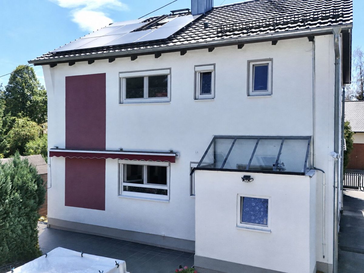 Immobilienangebot - Untermeitingen - Alle - Einfamilienhaus mit 120 m², 6 Zimmern, großem Garten, Doppelgarage und PV-Anlage in Untermeitingen