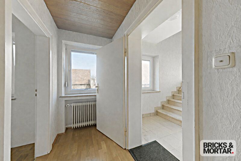 Immobilienangebot - Meitingen - Alle - 4,5-Zimmer-Wohnung mit großem Grundstücksanteil, für Selbstversorger ideal geeignet, ruhige Wohnlage