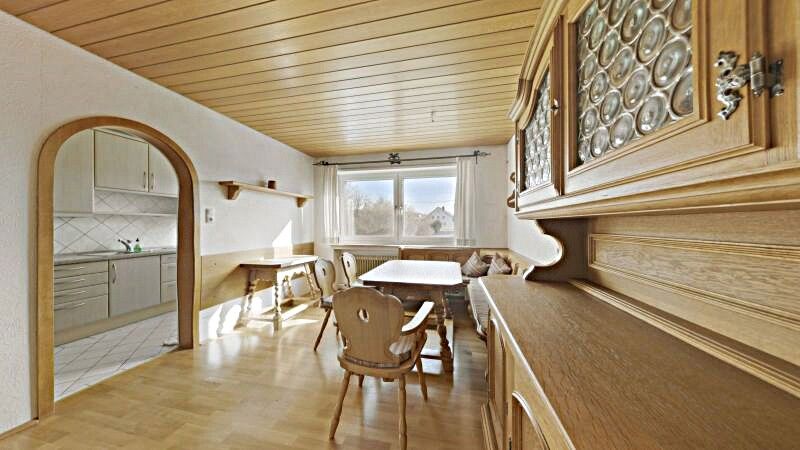 Immobilienangebot - Meitingen - Alle - 4,5-Zimmer-Wohnung mit großem Grundstücksanteil, für Selbstversorger ideal geeignet, ruhige Wohnlage
