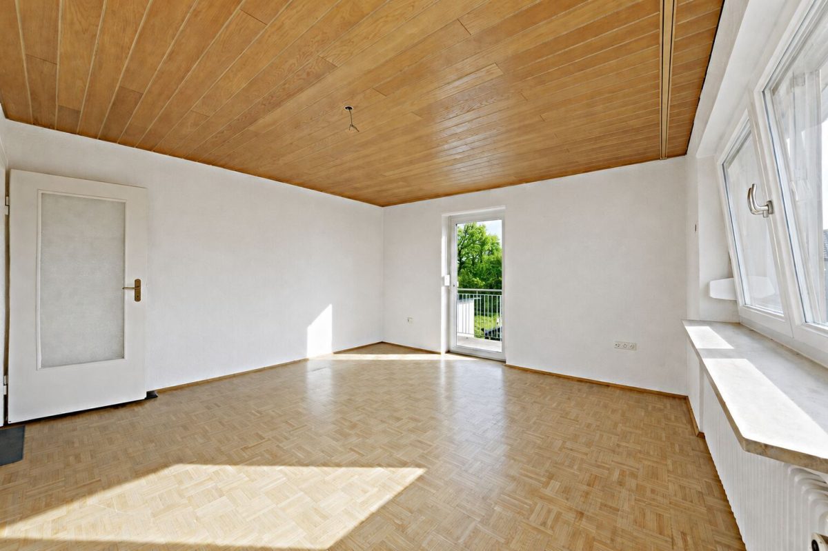 Immobilienangebot - Meitingen - Alle - 4,5-Zimmer-Wohnung mit großem Grundstücksanteil, für Selbstversorger ideal geeignet, ruhige Wohnlage