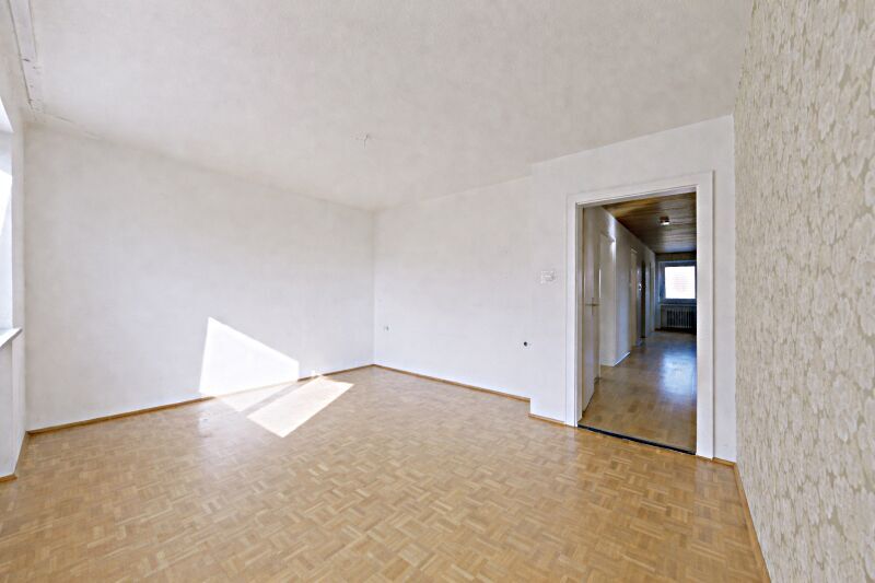 Immobilienangebot - Meitingen - Alle - 4,5-Zimmer-Wohnung mit großem Grundstücksanteil, für Selbstversorger ideal geeignet, ruhige Wohnlage