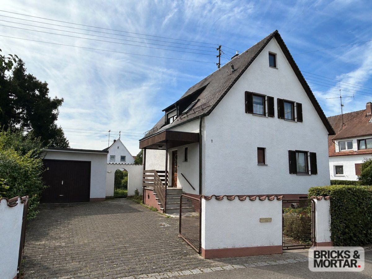 Immobilienangebot - Gablingen / Gablingen-Siedlung - Alle - Freistehendes Einfamilienhaus mit großem Südgarten und Gestaltungspotenzial