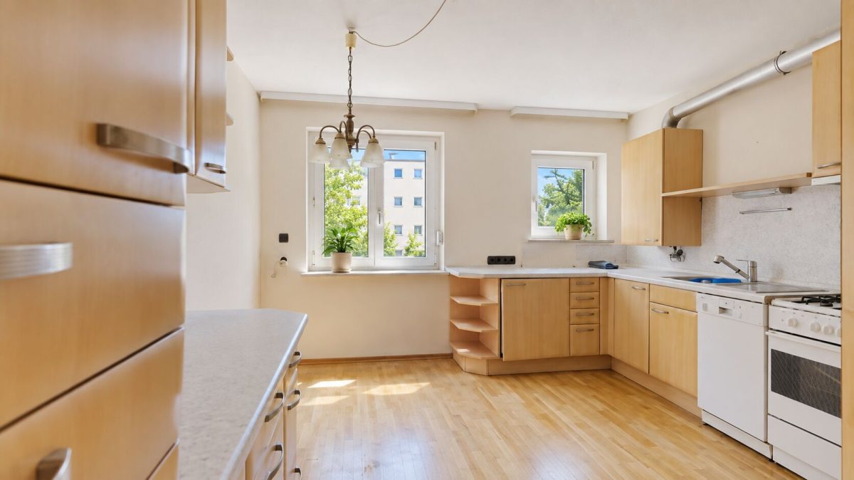 Immobilienangebot - Augsburg - Alle - Zum Hübschmachen: 1-Zimmer-Wohnung mit großer Wohnküche in Augsburg-Bärenkeller im Erbbaurecht