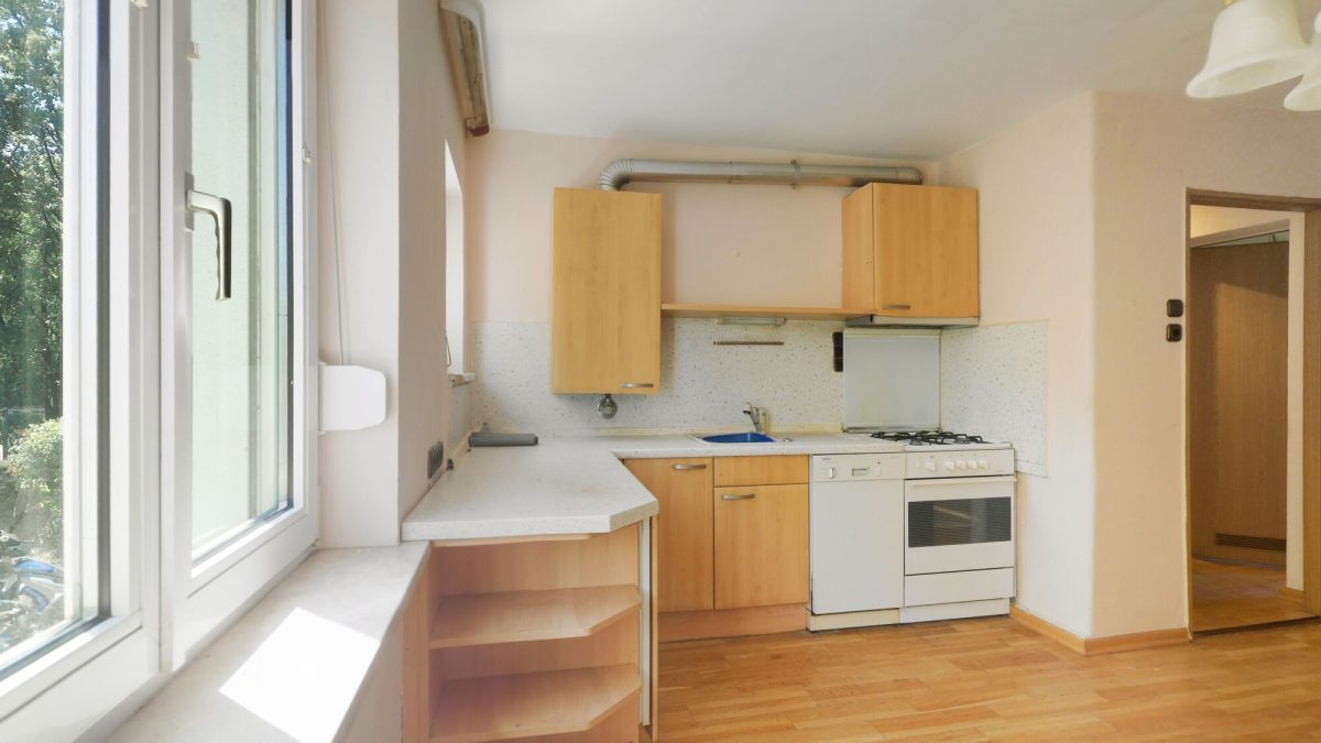 Immobilienangebot - Augsburg - Alle - Zum Hübschmachen: 1-Zimmer-Wohnung mit großer Wohnküche in Augsburg-Bärenkeller im Erbbaurecht