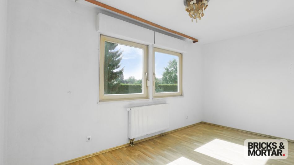 Immobilienangebot - Dasing - Alle - Vielseitiges Ein-/Zweifamilienhaus mit Garten, Balkon und zwei Garagen