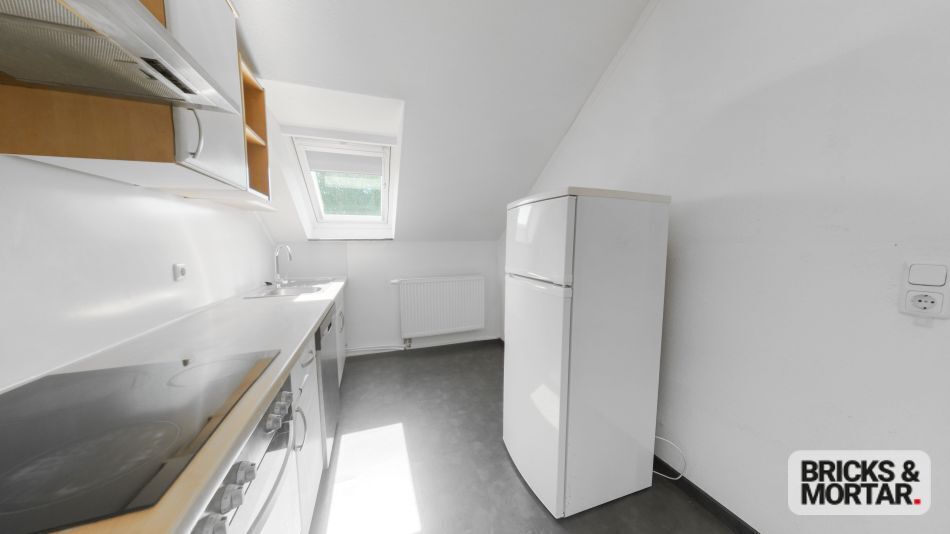 Immobilienangebot - Dasing - Alle - Vielseitiges Ein-/Zweifamilienhaus mit Garten, Balkon und zwei Garagen