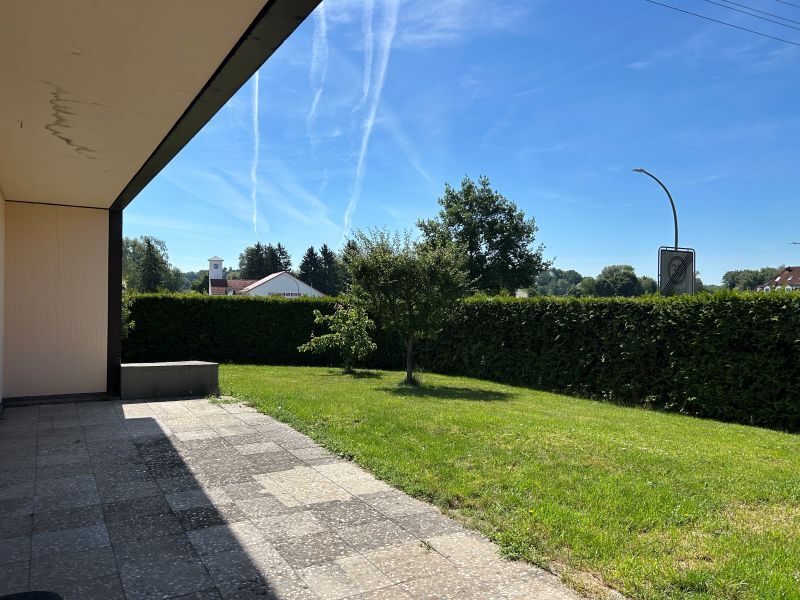 Immobilienangebot - Dasing - Alle - Vielseitiges Ein-/Zweifamilienhaus mit Garten, Balkon und zwei Garagen