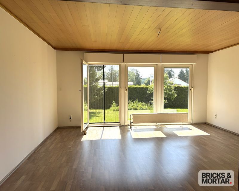 Immobilienangebot - Dasing - Alle - Vielseitiges Ein-/Zweifamilienhaus mit Garten, Balkon und zwei Garagen