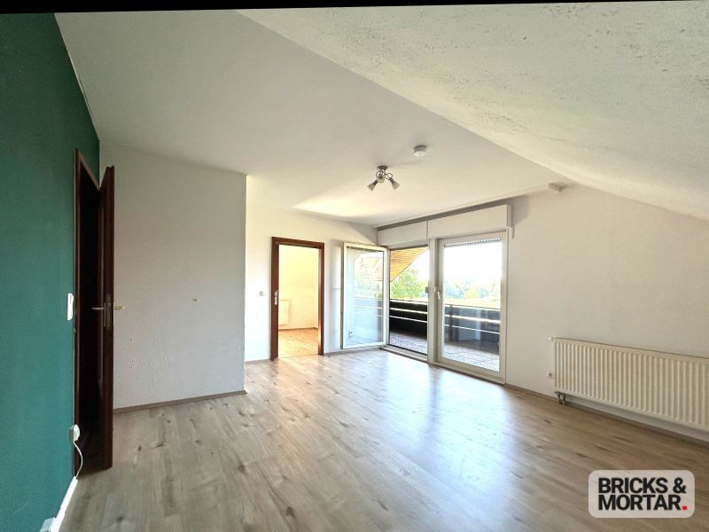 Immobilienangebot - Dasing - Alle - Vielseitiges Ein-/Zweifamilienhaus mit Garten, Balkon und zwei Garagen