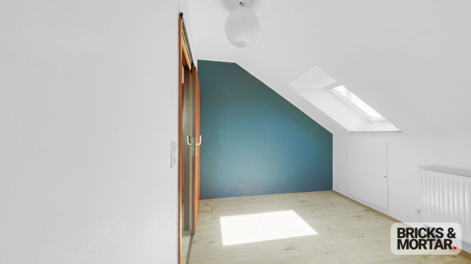 Immobilienangebot - Dasing - Alle - Vielseitiges Ein-/Zweifamilienhaus mit Garten, Balkon und zwei Garagen