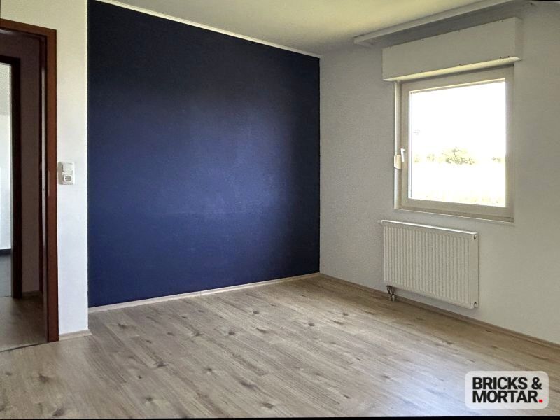 Immobilienangebot - Dasing - Alle - Vielseitiges Ein-/Zweifamilienhaus mit Garten, Balkon und zwei Garagen