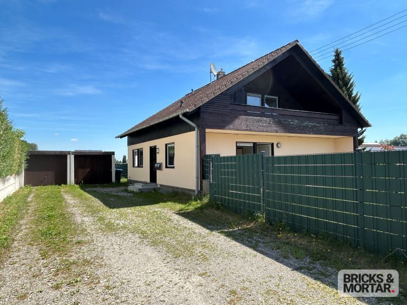 Immobilienangebot - Dasing - Alle - Vielseitiges Ein-/Zweifamilienhaus mit Garten, Balkon und zwei Garagen