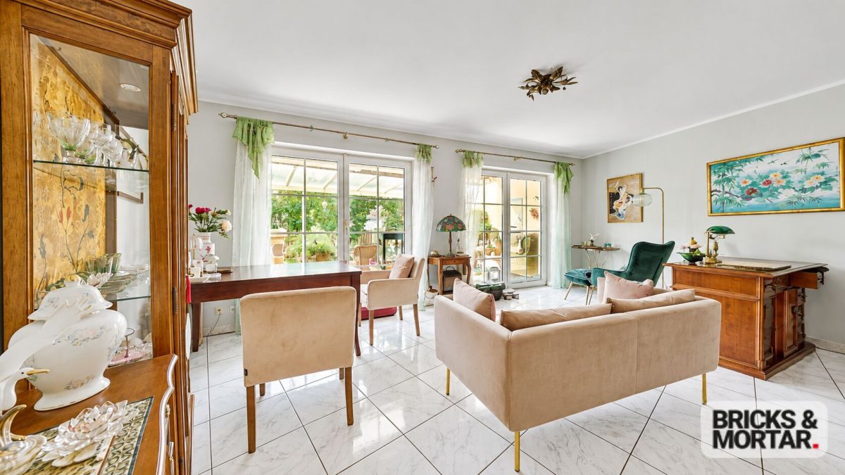 Immobilienangebot - Eurasburg - Alle - Nicht alltägliches Einfamilienhaus mit außergewöhnlichem Platzangebot und Einliegerwohnung