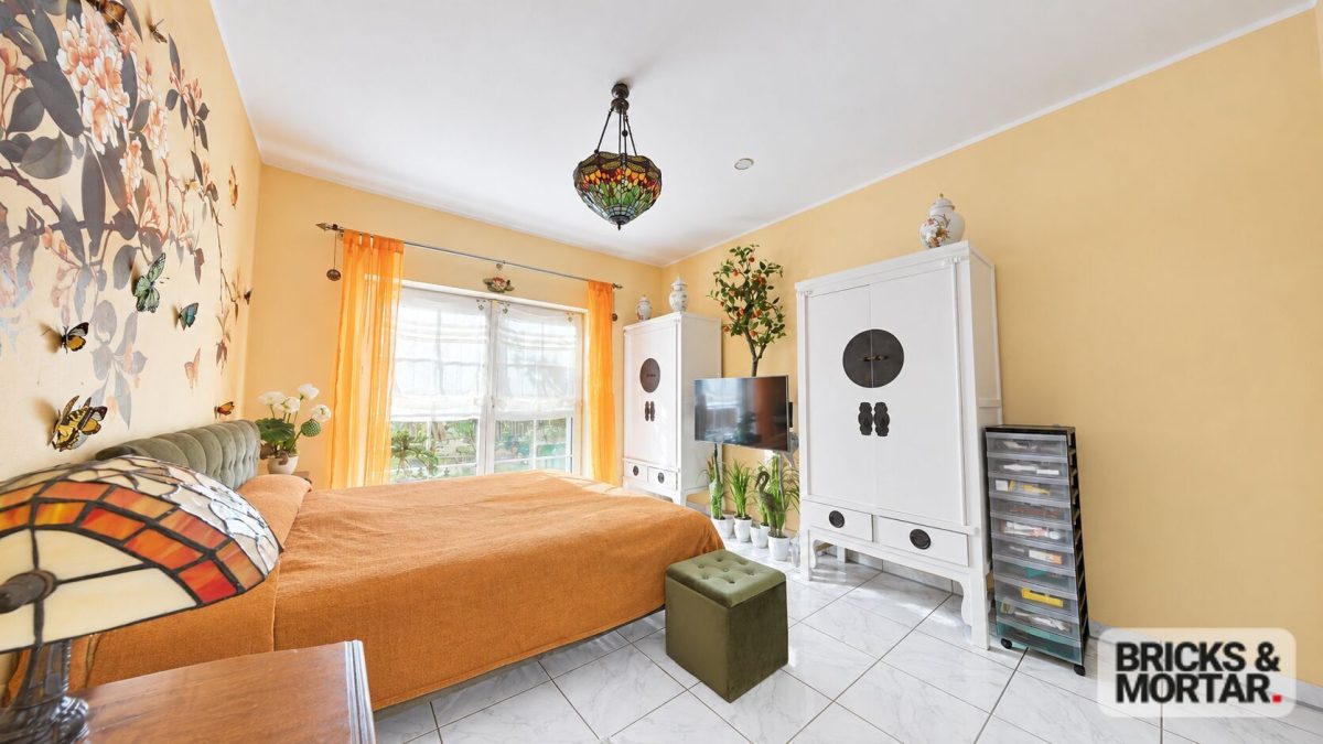 Immobilienangebot - Eurasburg - Alle - Nicht alltägliches Einfamilienhaus mit außergewöhnlichem Platzangebot und Einliegerwohnung
