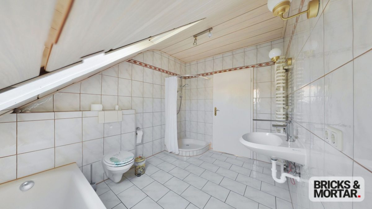 Immobilienangebot - Eurasburg - Alle - Nicht alltägliches Einfamilienhaus mit außergewöhnlichem Platzangebot und Einliegerwohnung