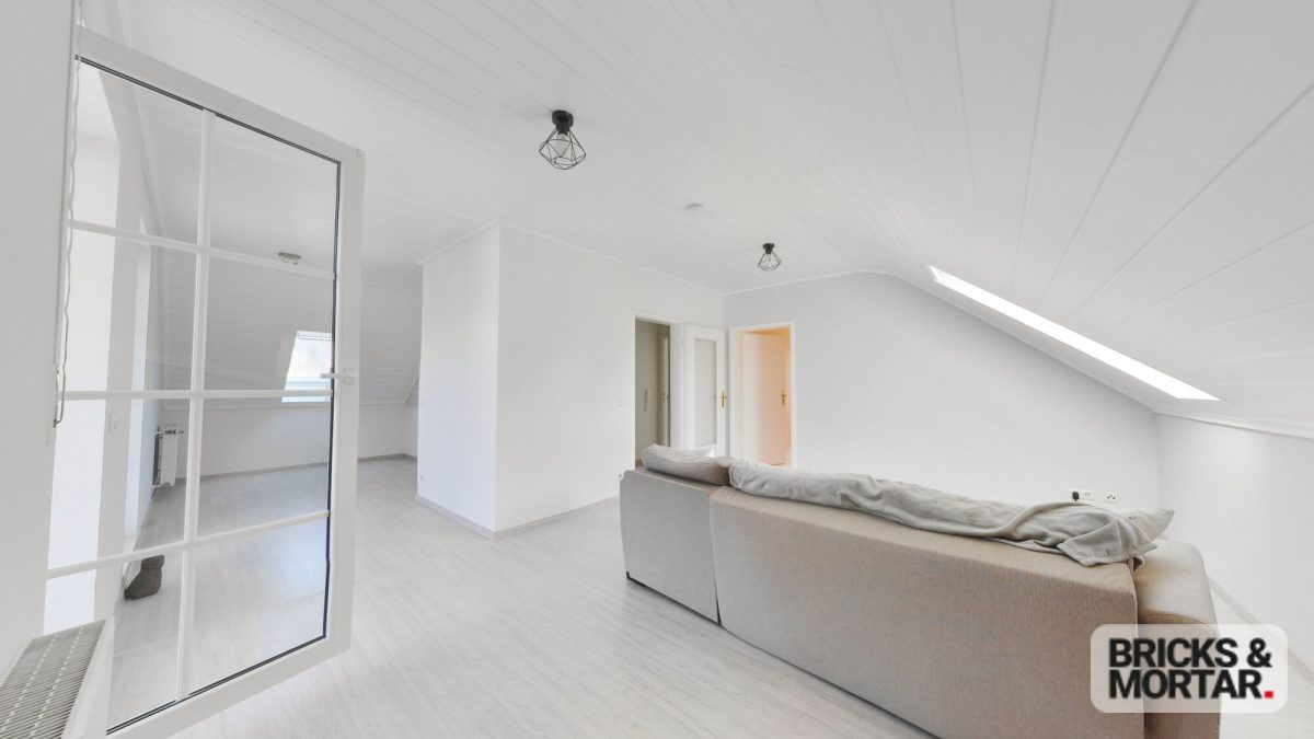 Immobilienangebot - Eurasburg - Alle - Nicht alltägliches Einfamilienhaus mit außergewöhnlichem Platzangebot und Einliegerwohnung