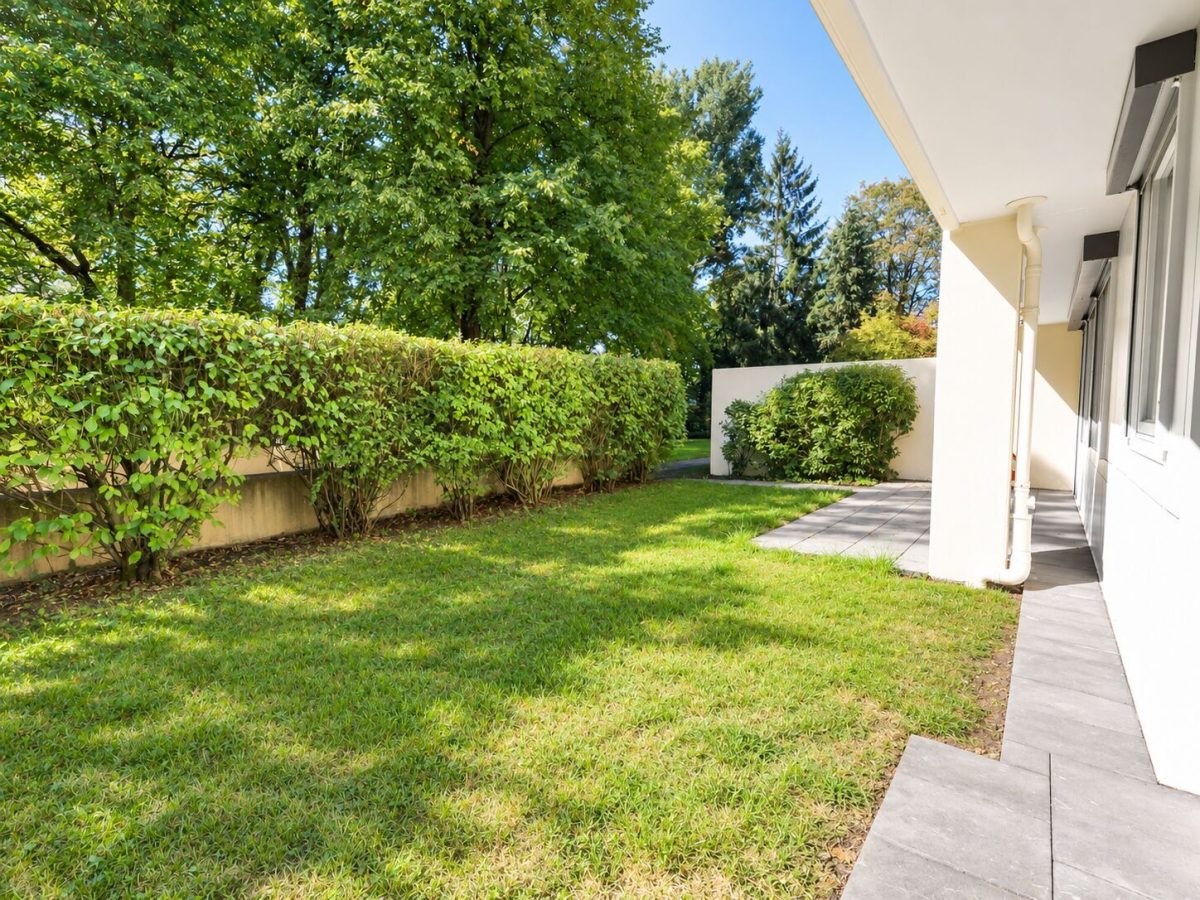 Immobilienangebot - Augsburg / Kriegshaber - Alle - Frisch modernisierte 2-Zimmer-Gartenwohnung mit Terrasse in Augsburg-Kriegshaber