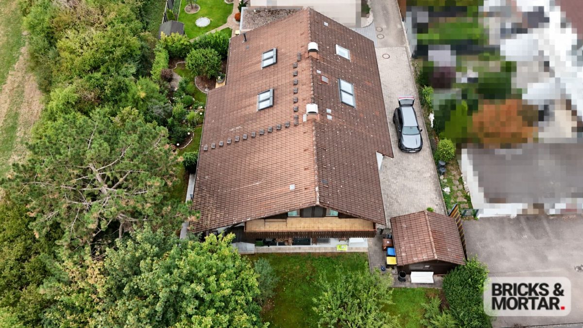 Immobilienangebot - Stadtbergen - Alle - Großzügiges Einfamilienhaus mit Einliegerwohnung und Schwimmbad in ruhiger Lage von Leitershofen.