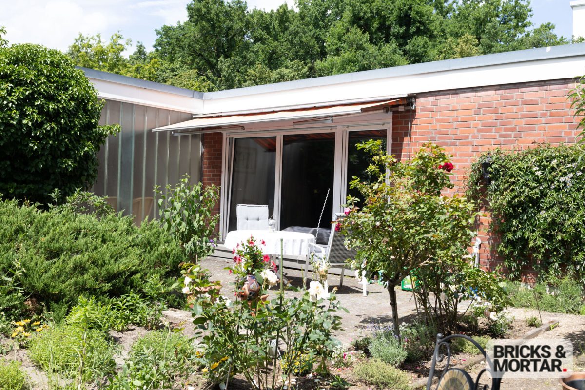 Immobilienangebot - Neu-Isenburg / Gravenbruch - Alle - +++ Großzügige Doppelhaushälfte im Bungalowstil mit großem Garten und Blick ins Grüne +++
