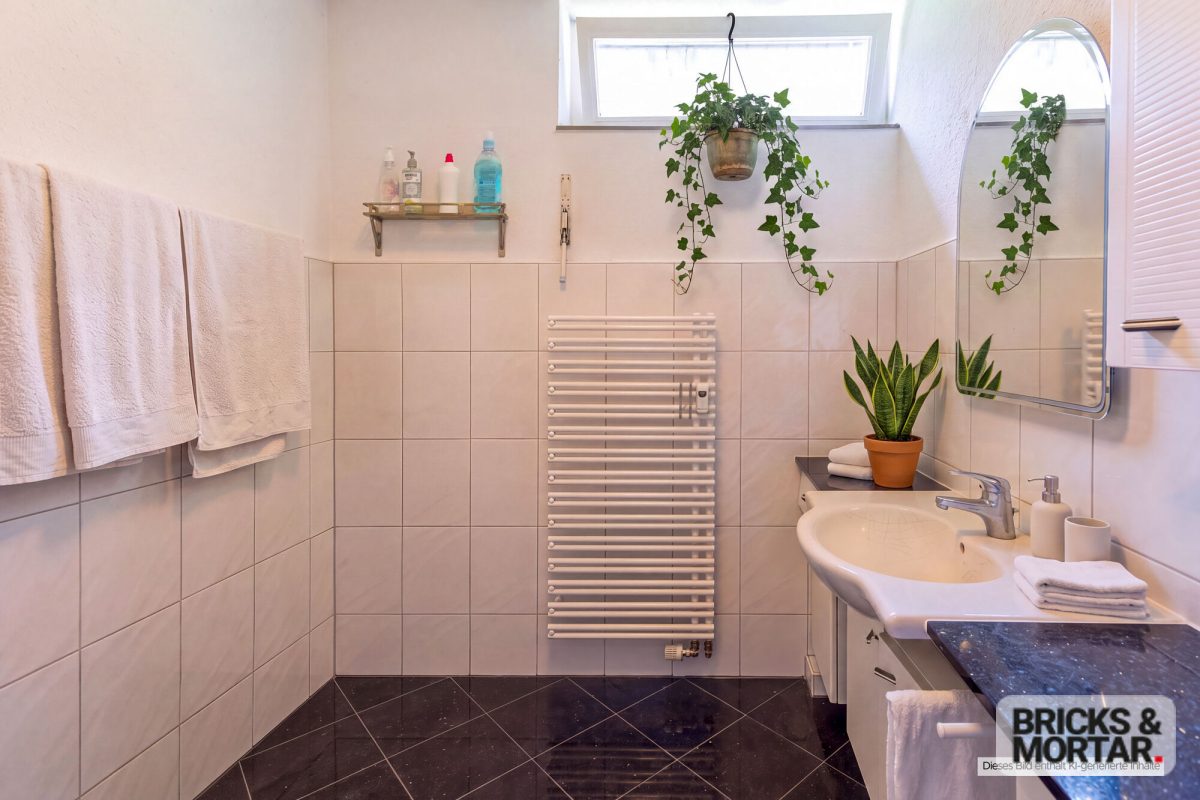 Immobilienangebot - Neu-Isenburg / Gravenbruch - Alle - +++ Großzügige Doppelhaushälfte im Bungalowstil mit großem Garten und Blick ins Grüne +++
