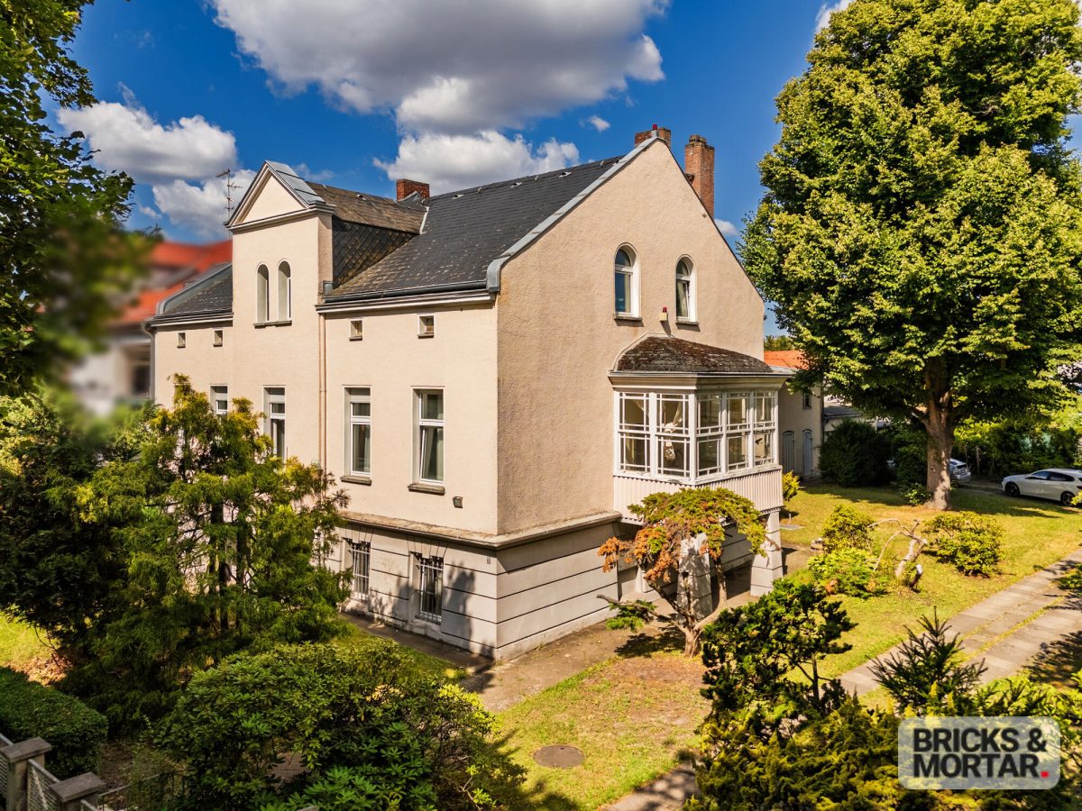 Immobilienangebot - Berlin - Alle - Historisches Wohnhaus in Berlin-Britz: Bezugsfreie 328 m² Wohnfläche,3 Einheiten,1.514 m² Grundstück